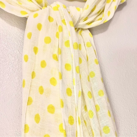 GAP scarf, white with yellow polka dots - Picture 2 of 8